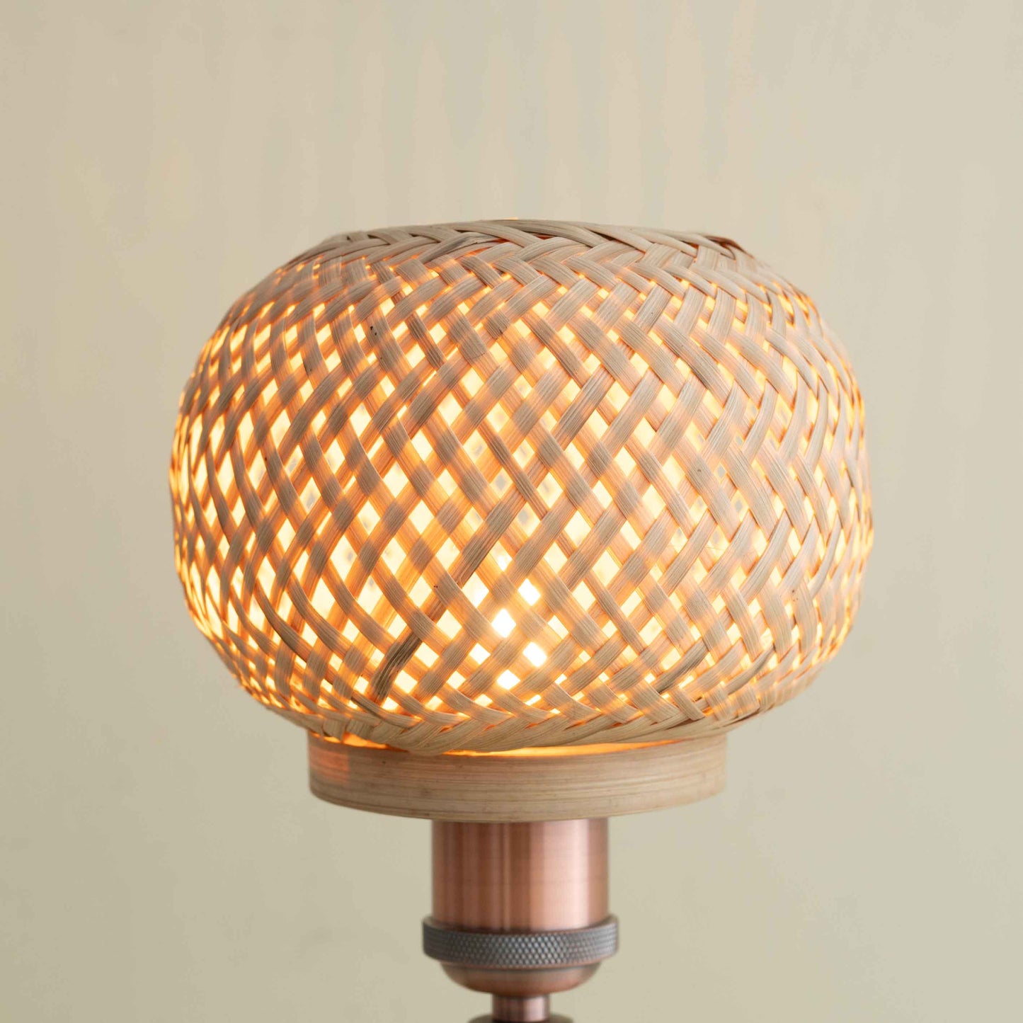 Aabha Pravaha Table Lamp (Glossy Gold)