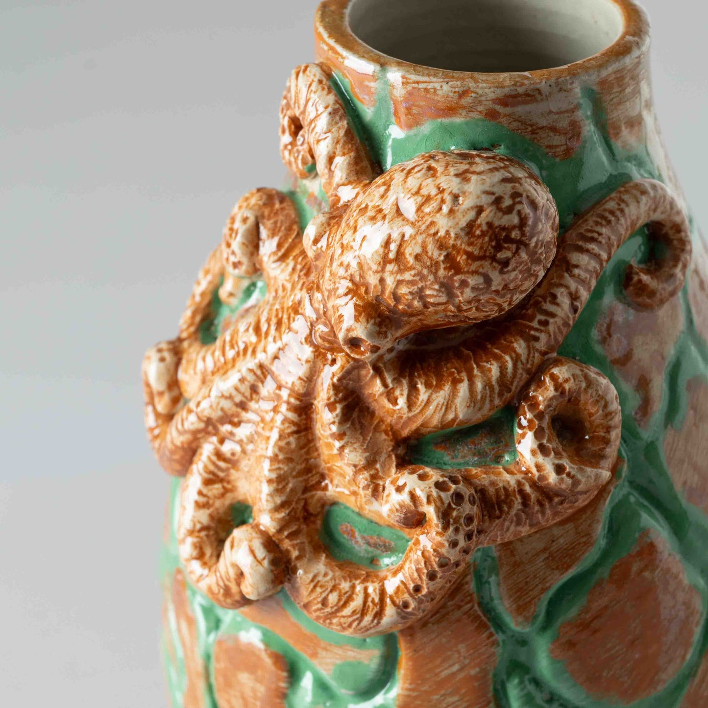 Ashta-Bhuja Dhara Vase