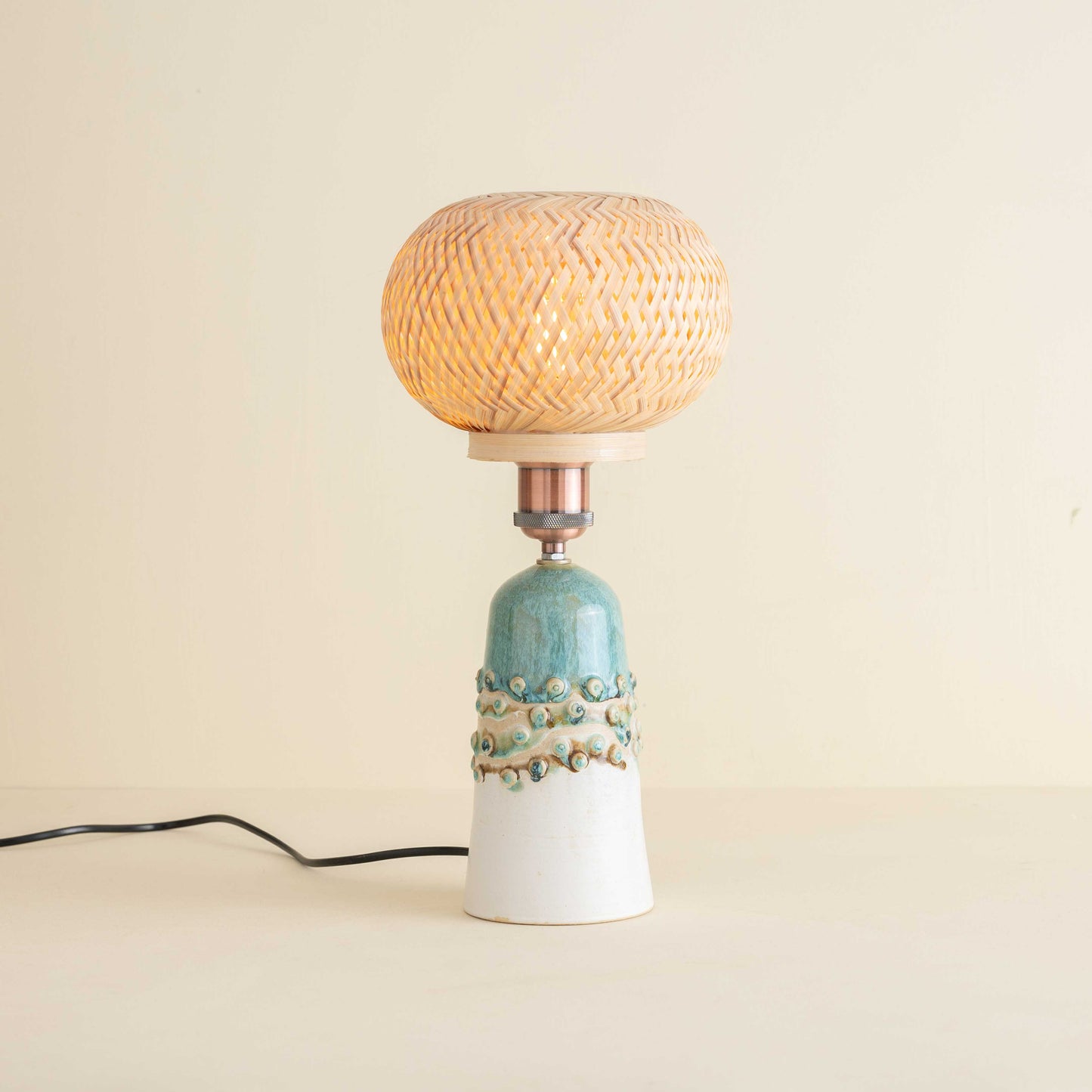Sravantī Table Lamp