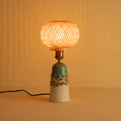 Sravantī Table Lamp