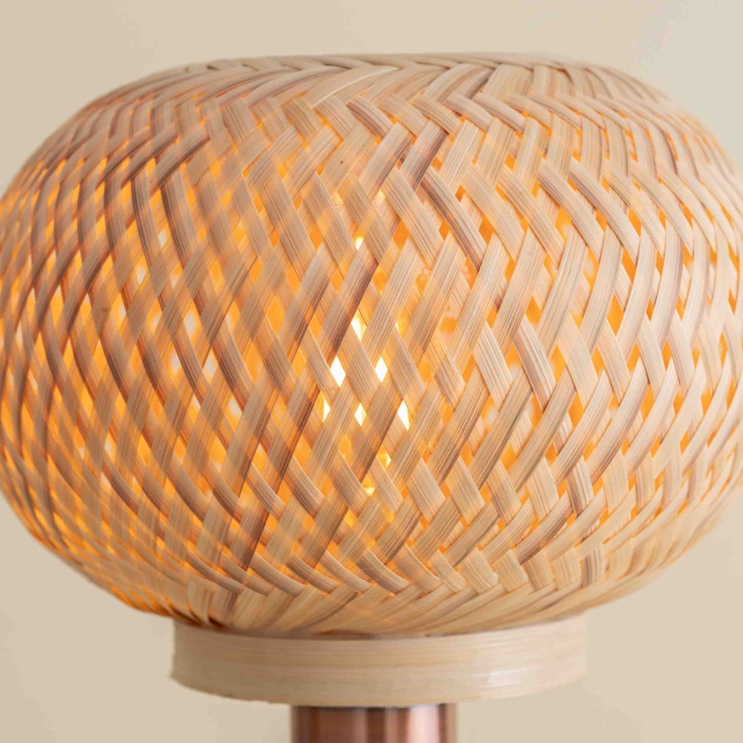 Sravantī Table Lamp