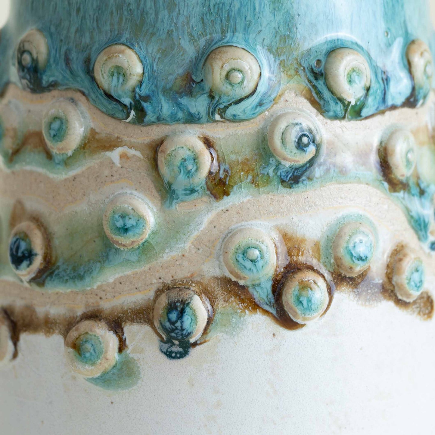 Sravantī Table Lamp