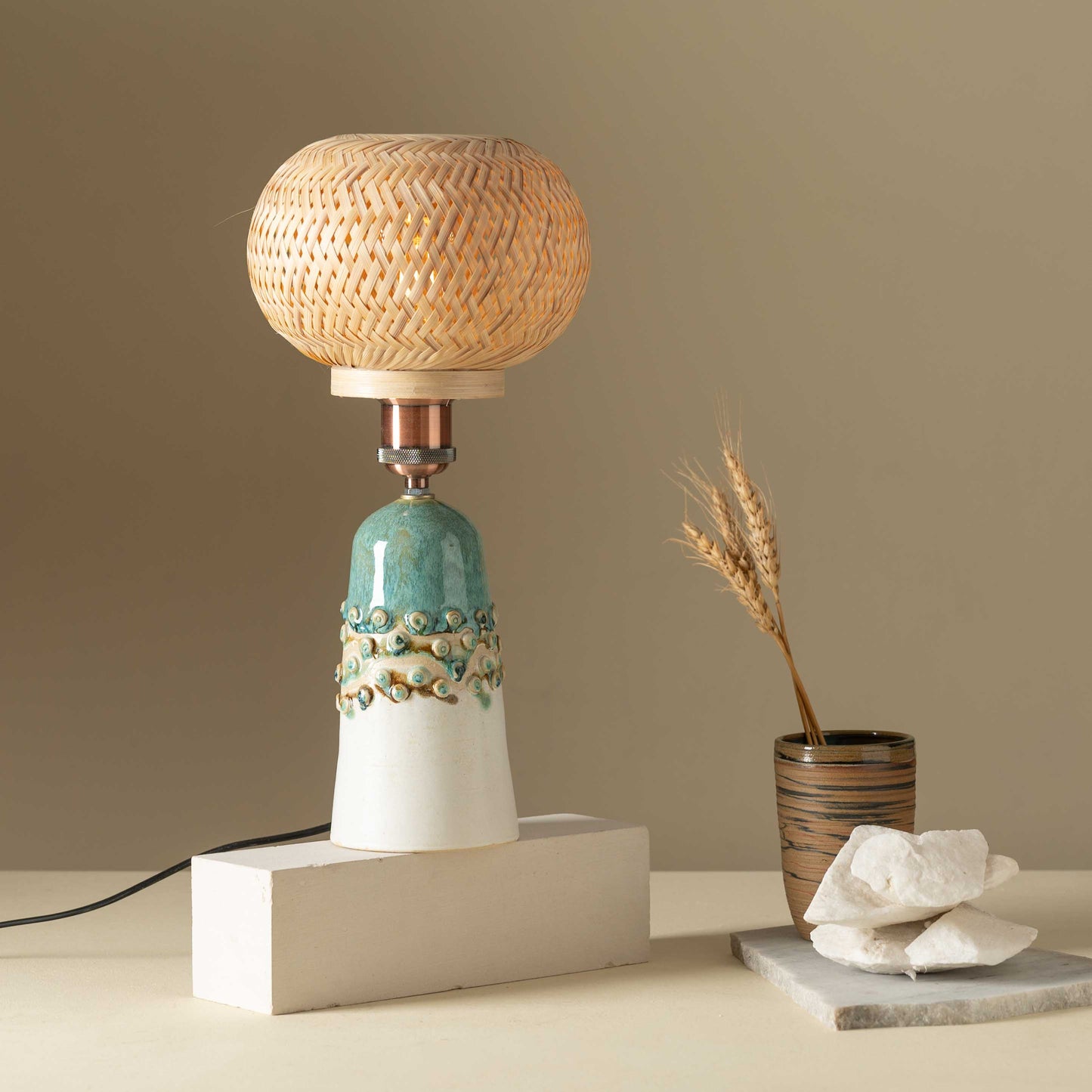 Sravantī Table Lamp