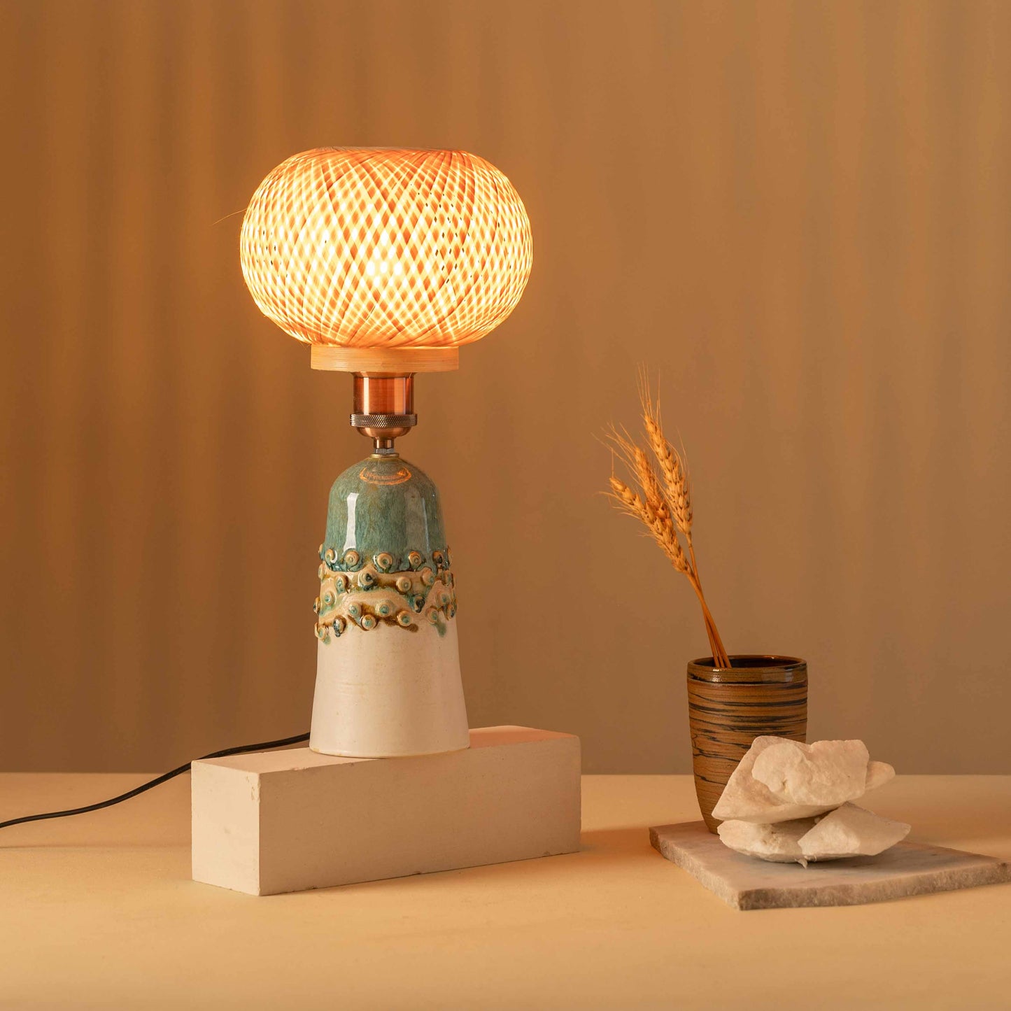Sravantī Table Lamp
