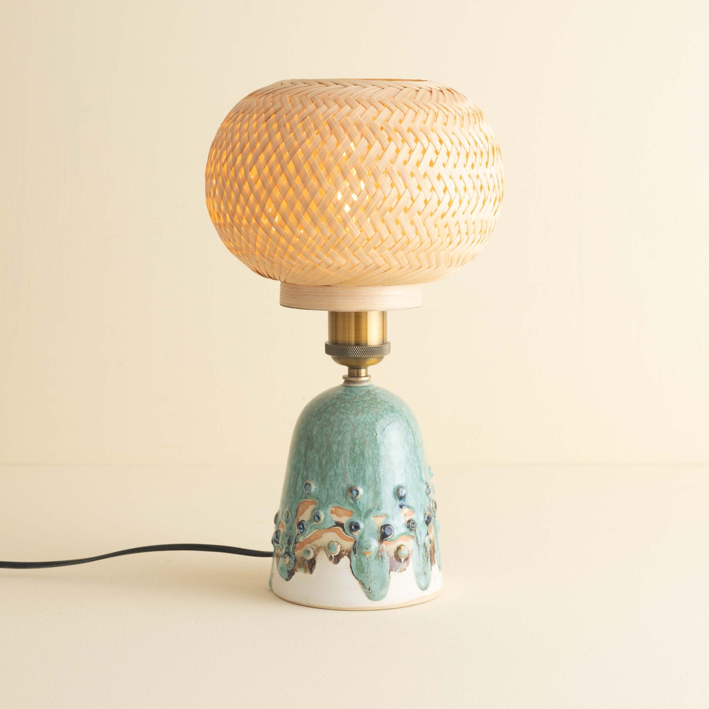 Sravantī Laghu Table Lamp (Stone Tide)