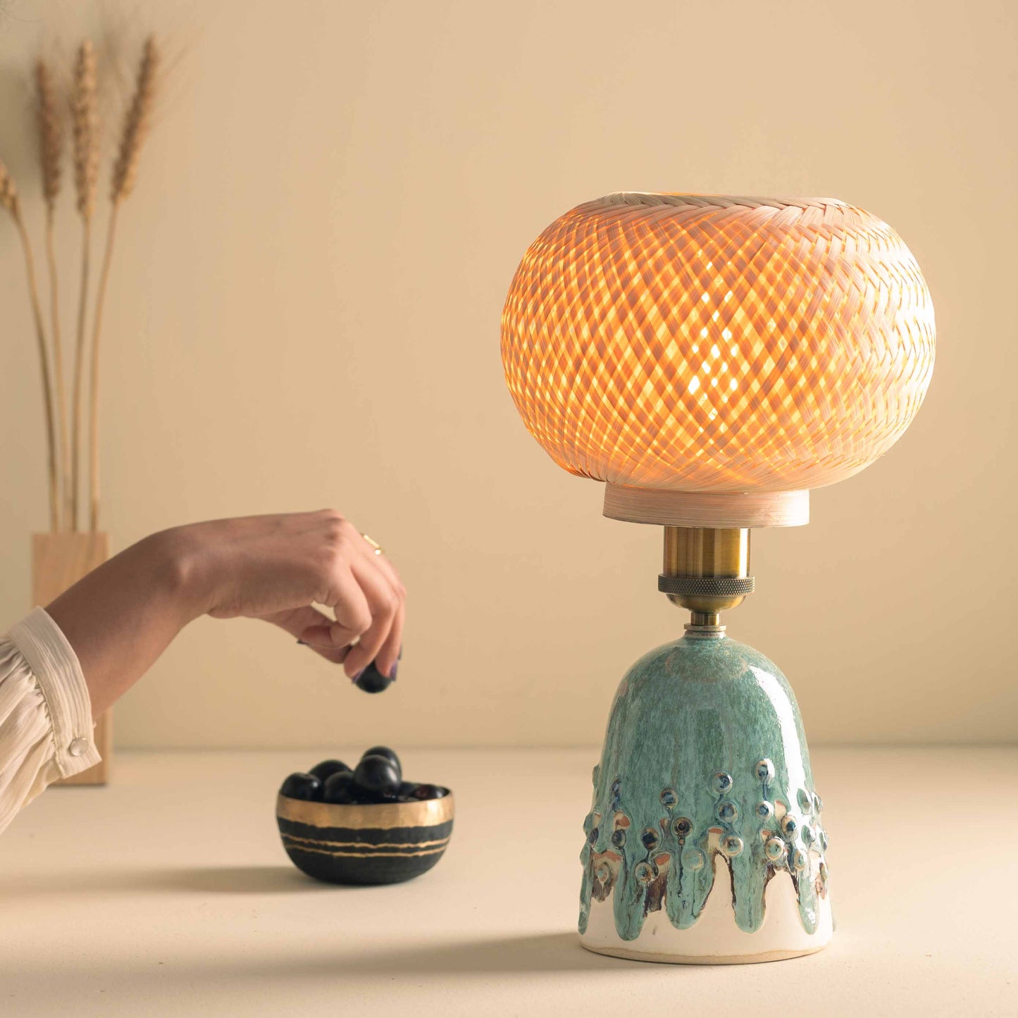 Sravantī Laghu Table Lamp (Stone Tide)
