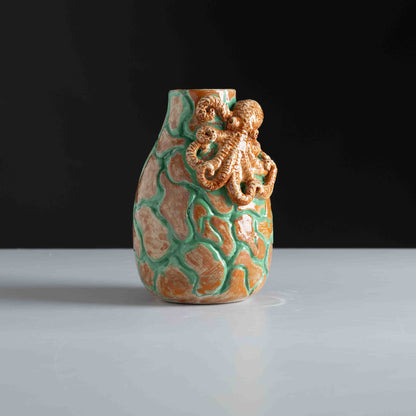 Ashta-Bhuja Dhara Vase