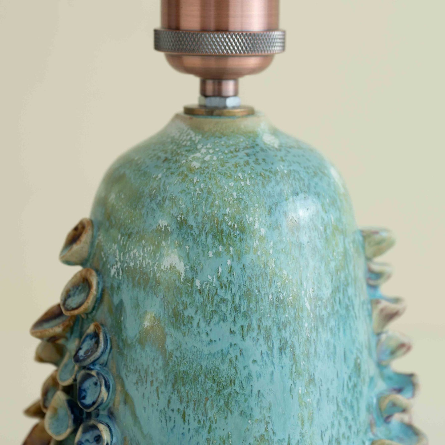 Pravāla Table Lamp