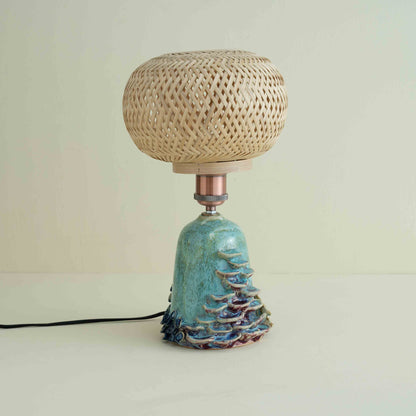 Pravāla Table Lamp