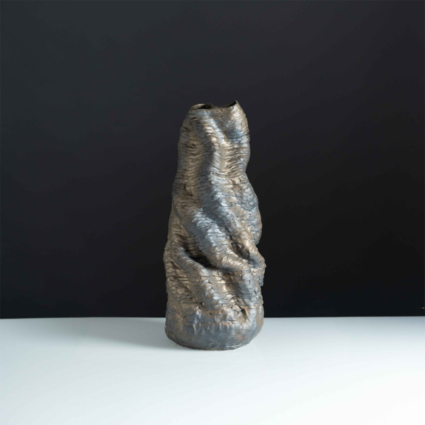 CYCLONE MAJESTY VASE 1 2